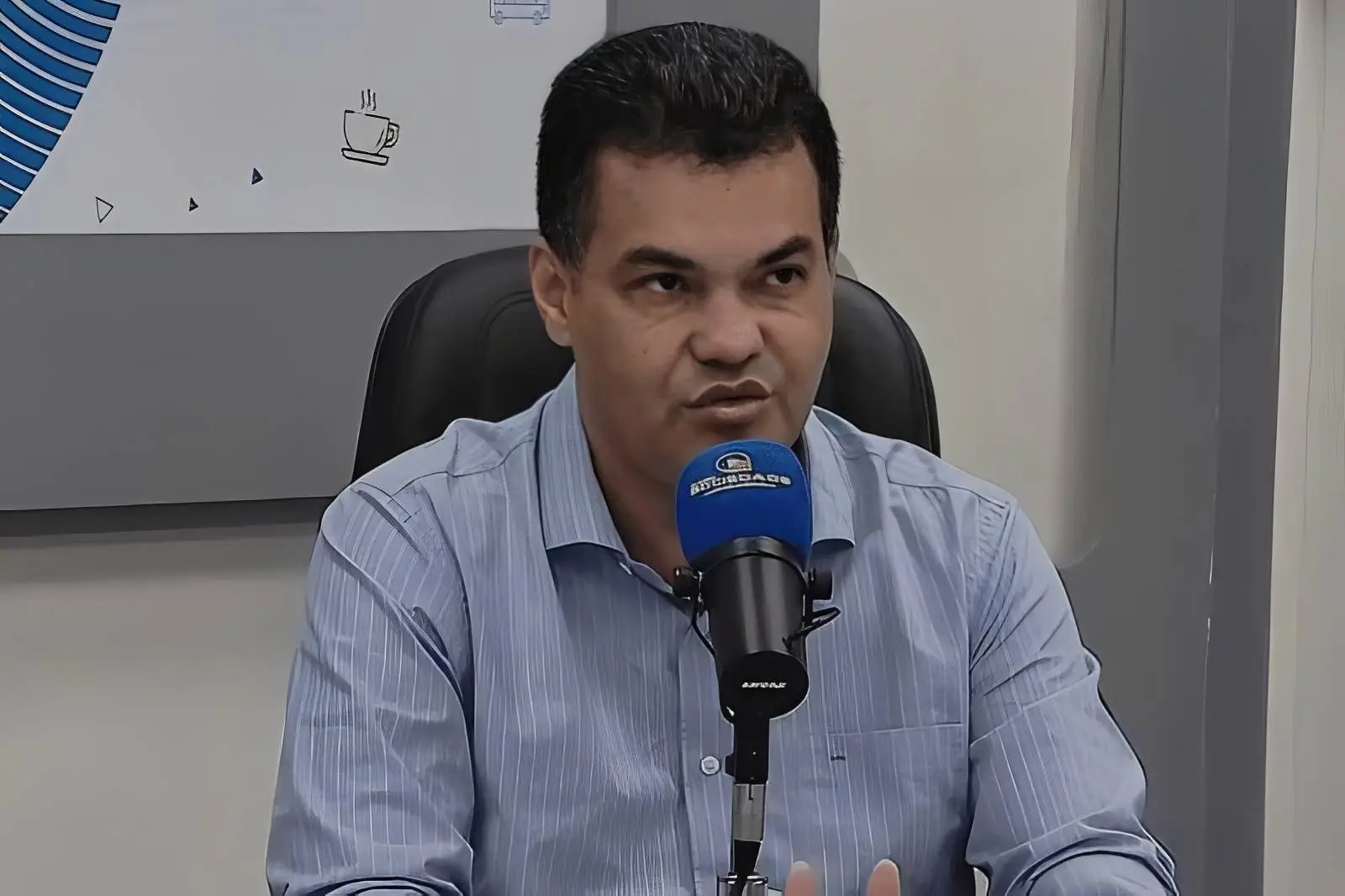 Barreto em entrevista de rádio