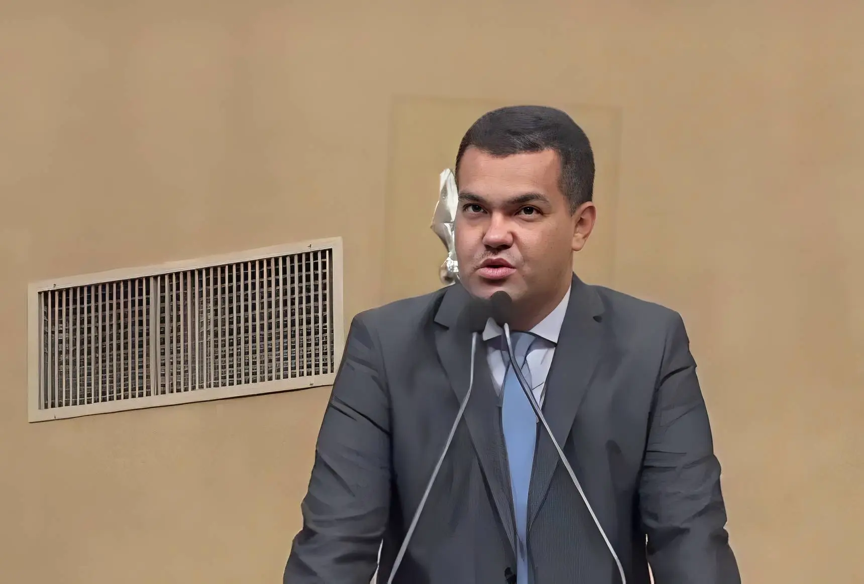 Barreto discursando na tribuna